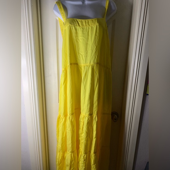 Vibrant Yellow Maxi dress - Picture 3 of 8